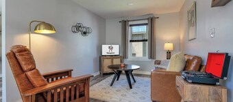 Cozy 1 BR in the Center of BH! [Inspiration Point]