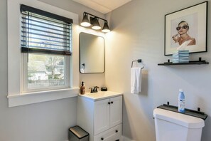 Shower, hair dryer - Cozy 1 BR in the Center of BH! [Inspiration Point] (Bar Harbor)