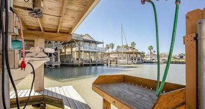 Waterfront 4-bedroom Private Single-family House/Villa