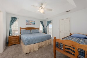 4 habitaciones, escritorio, tabla de planchar con plancha y wifi 