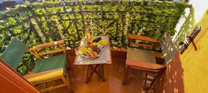 Outdoor dining - The Crooner Lounge (Nairobi)