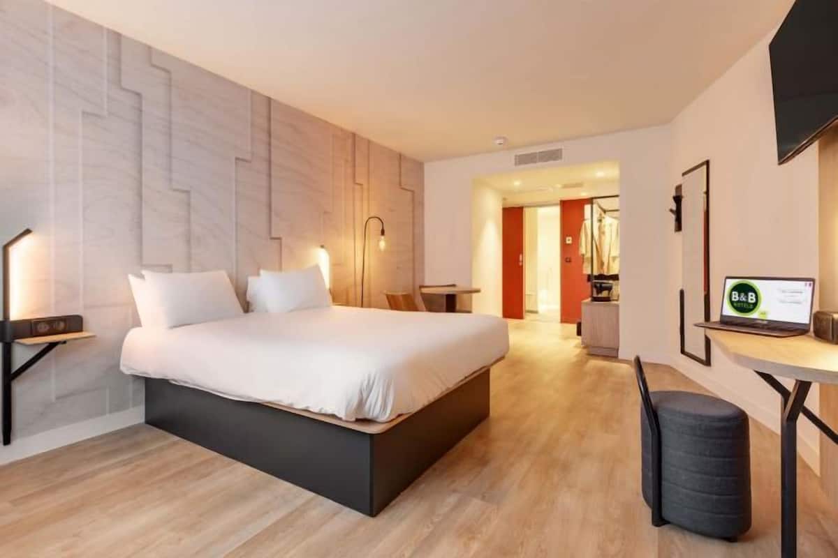 Ropa de cama de alta calidad y escritorio