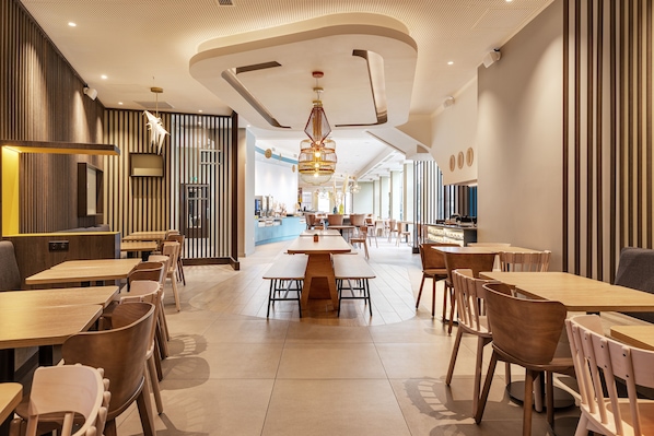 Tägliches Frühstücksbuffet gegen Gebühr