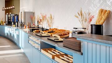 Desayuno buffet todos los días (con cargo)