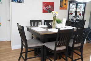 Dining - One King Bed with Beautyrest Mattress (2) Queen Bed (Fort Lauderdale)