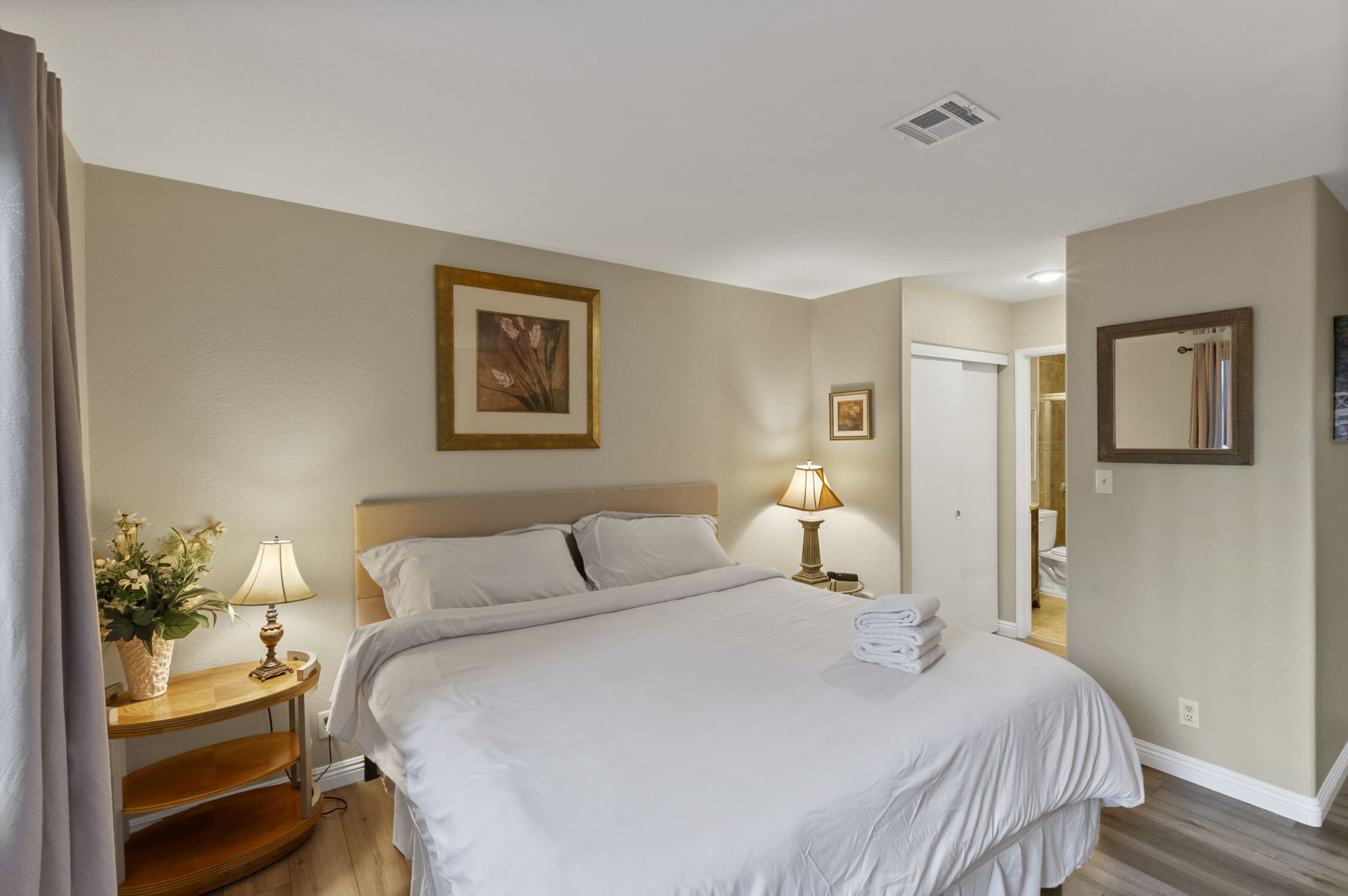 Superhost 5 Star ⭐ Service Spacious 2 Bedrooms 