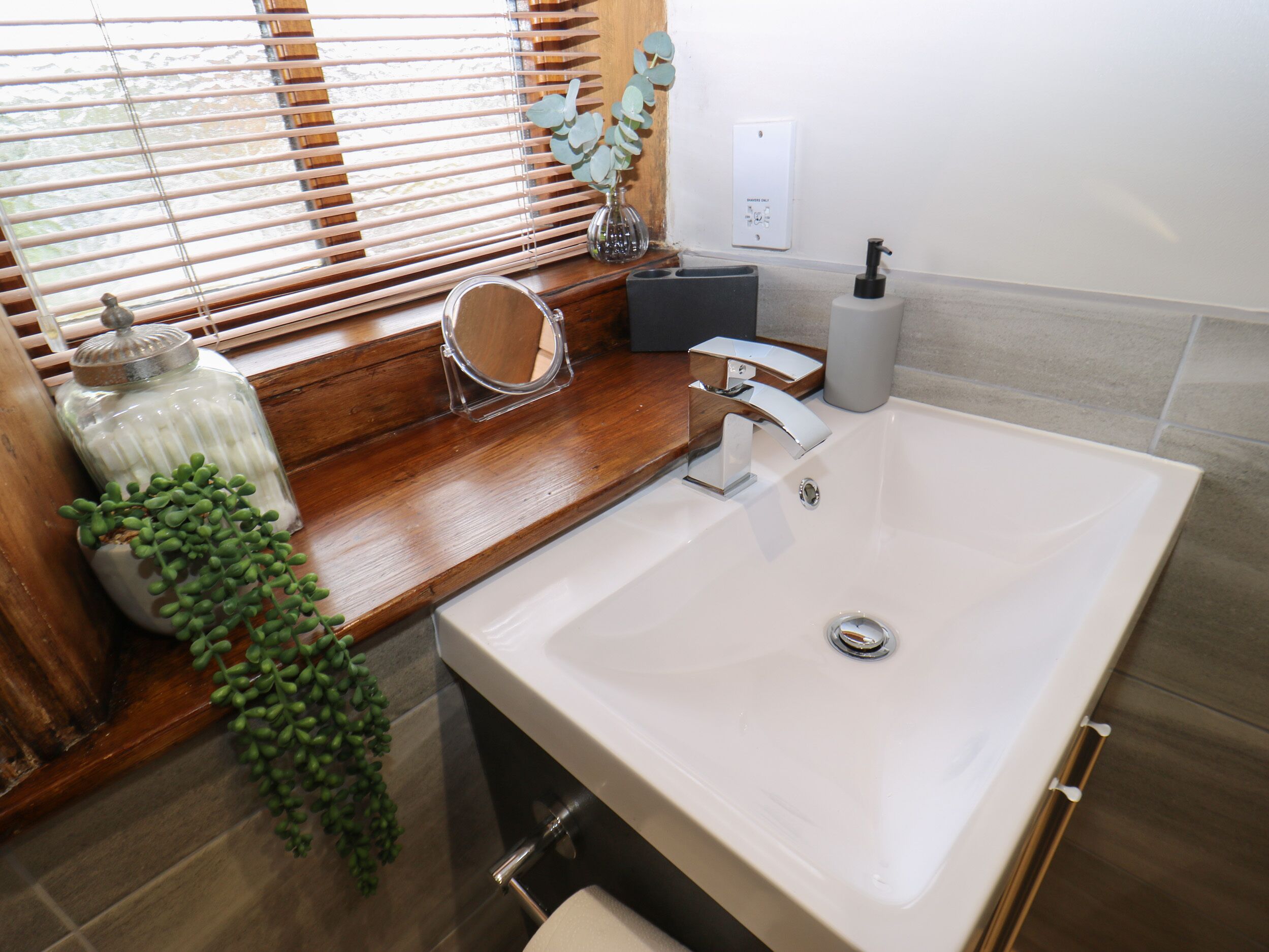 Cottage | Bathroom | Shower