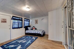 4 Schlafzimmer, Schreibtisch, Bügeleisen/Bügelbrett, kostenloses WLAN