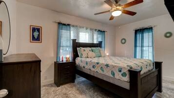 4 bedrooms, desk, iron/ironing board, free WiFi