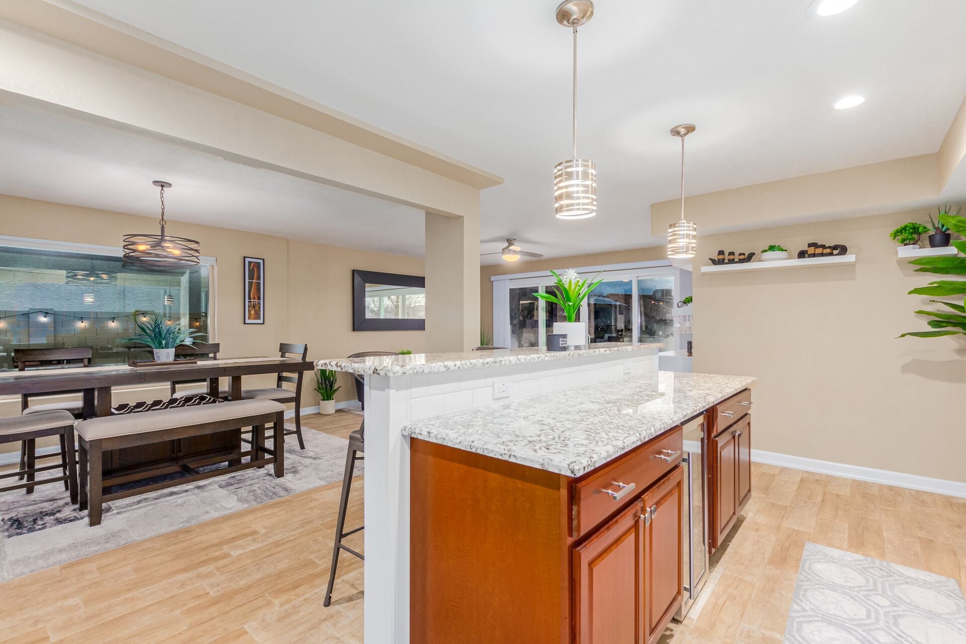 Køleskab, mikrobølgeovn, ovn, kogeplade