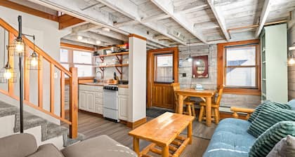 Tiny Driftwood Cottage Near Beach Access