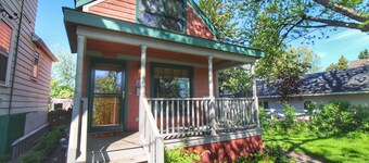 Sea Glass Cottage Near Beach Access | Pet Friendly