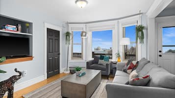 TV, Netflix, Hulu, streaming services