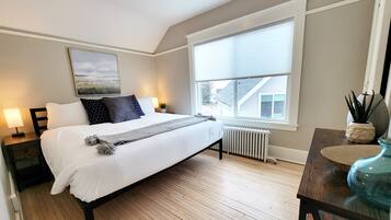 3 bedrooms, iron/ironing board, WiFi, bed sheets