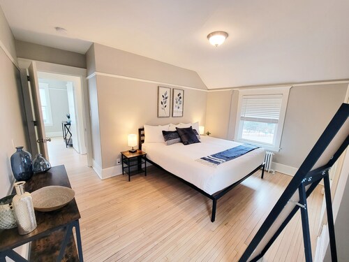 Minutes to Brighton Beach, Mayfair Home