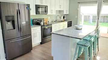 House, Multiple Beds, Private Pool, Pool View | Private kitchen | Microwave, oven, stovetop, dishwasher