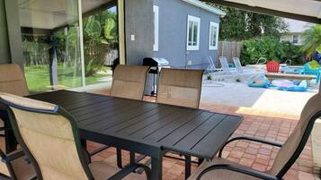 House, Multiple Beds, Private Pool, Pool View | Outdoor dining