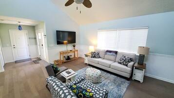 House, Multiple Beds, Private Pool, Pool View | Living area | 40-inch TV with digital channels