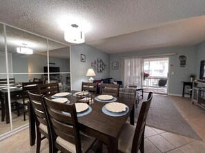 Condo, Multiple Beds, Kitchen, Beach View | Dining room