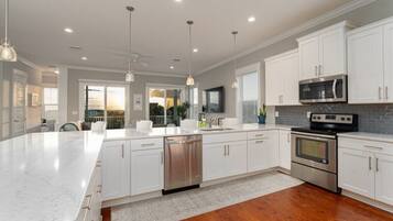 House, Multiple Beds, Private Pool, Beach View | Private kitchen