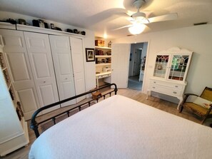 House, Multiple Beds, Kitchen | 3 bedrooms, free wired internet, bed sheets