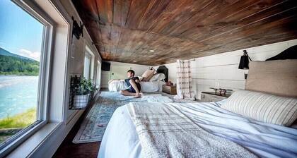 a riverfront retreat nestles on the Cowlitz River