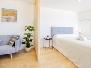 Fer et planche à repasser, Wi-Fi gratuit, draps fournis