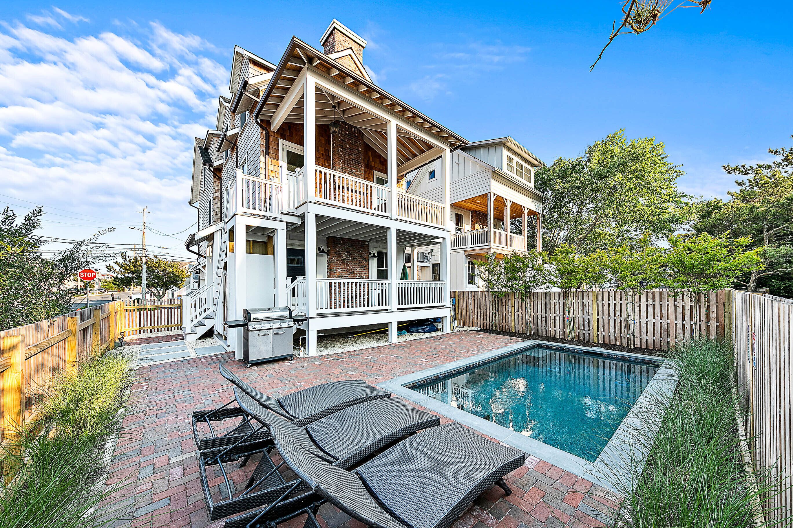 New Oceanside 6 Bedroom Home with a Pool!
