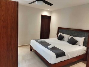 Basic Room, 1 King Bed, Non Smoking, Pool View