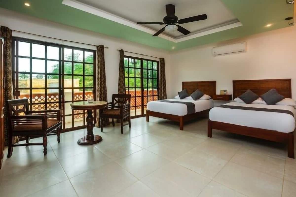 Comfort Room | Laptop workspace, free WiFi, bed sheets