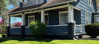 End of season discounts! Walking distance to campus trolleys,not owner occupied!