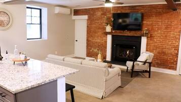 Télévision, cheminée