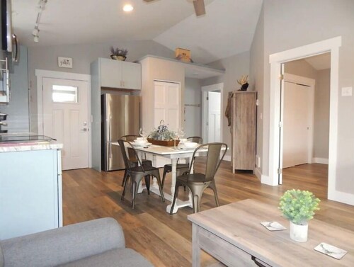 Downtown Charmer - Spacious 1 Bed 1 Bath  - Adventure Basecamp 