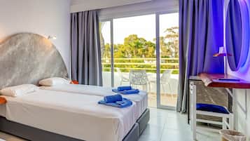 Minibar, escritorio, wifi gratis y ropa de cama