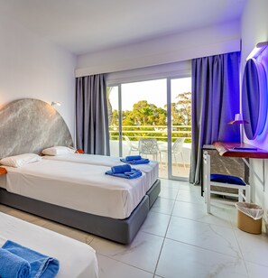 1 bedroom, minibar, desk, free WiFi