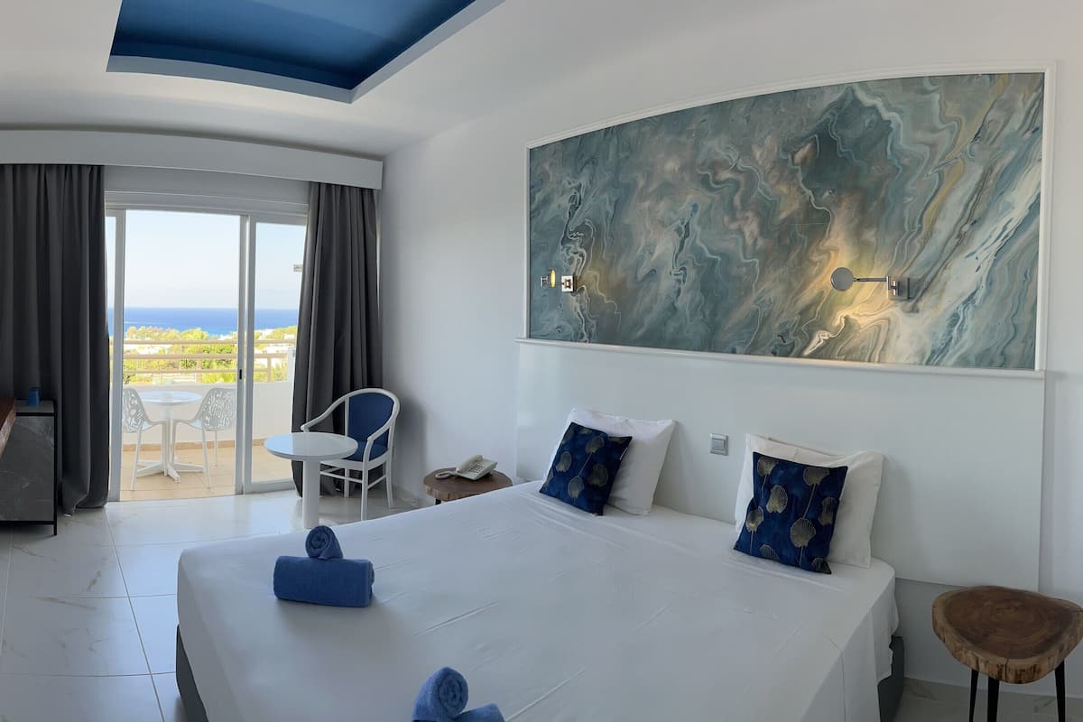 1 bedroom, minibar, desk, free WiFi