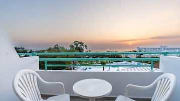 Minibar, desk, free WiFi, bed sheets