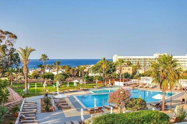 Minibar, desk, free WiFi, bed sheets