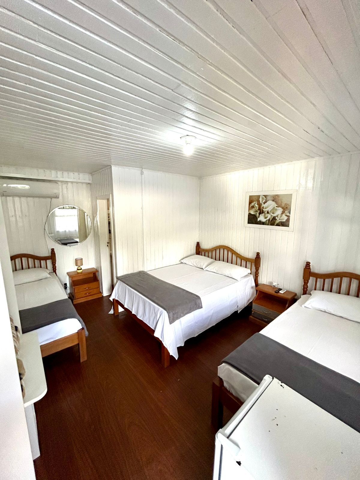 Standard Quadruple Room | Living area