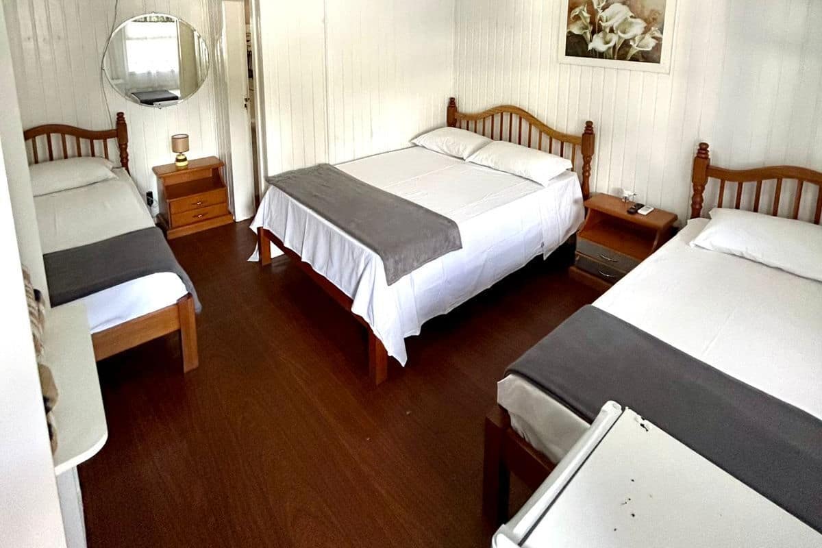 Standard Quadruple Room | Living area