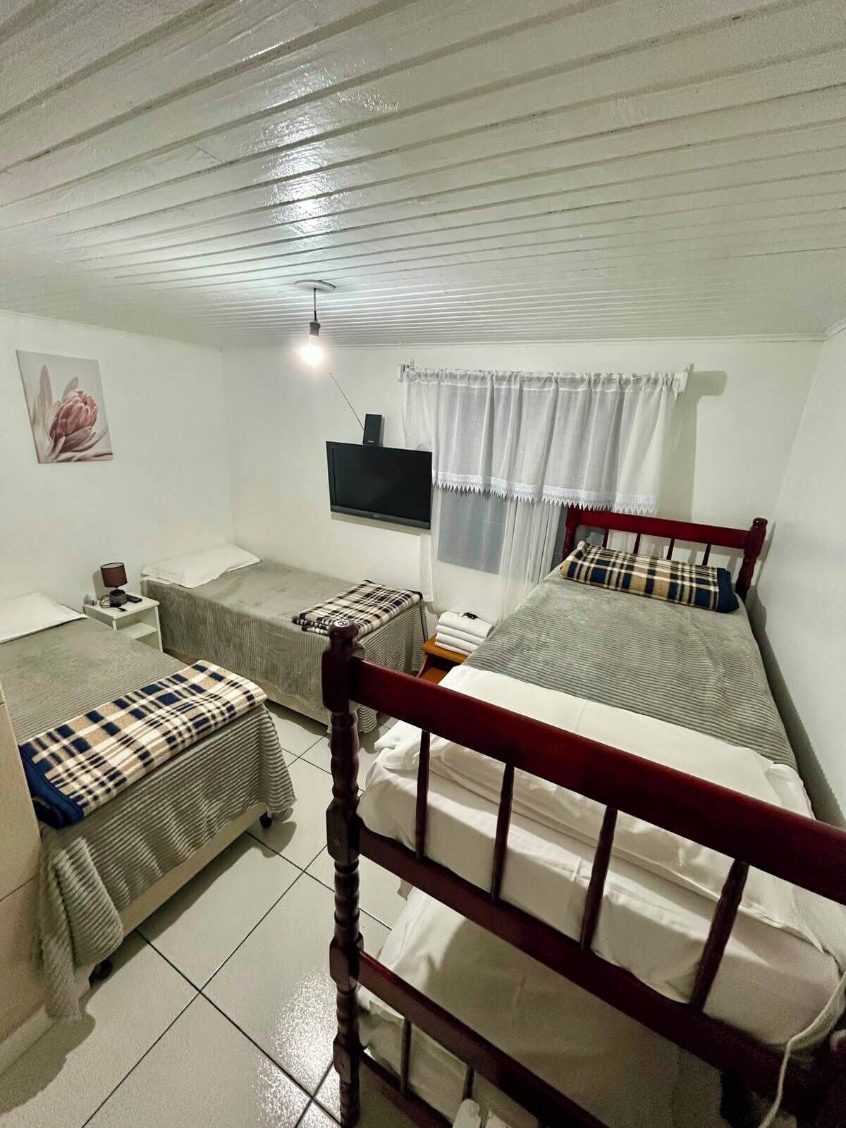 Minibar, wifi gratis y ropa de cama 