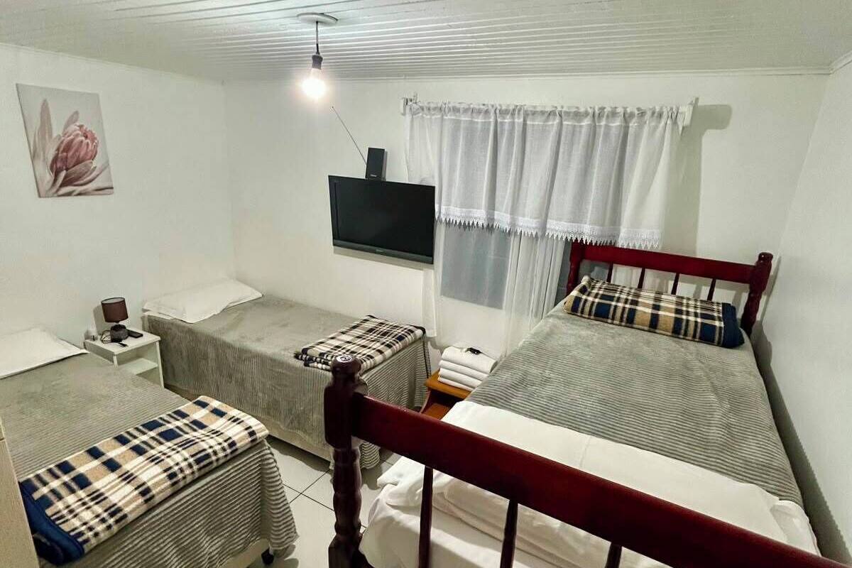 Minibar, wifi gratis y ropa de cama