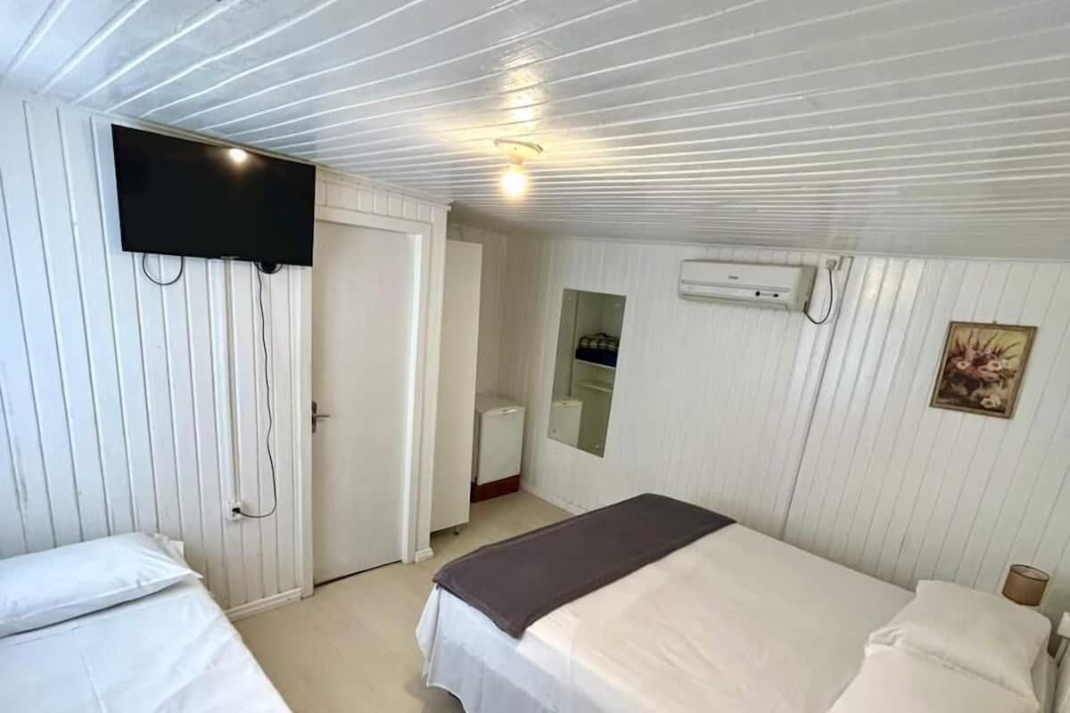 Standard Triple Room | Living area