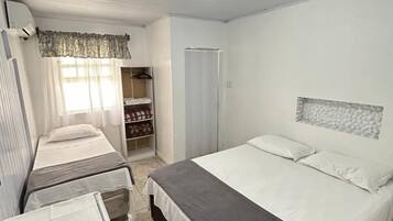 Standard Triple Room | Living area