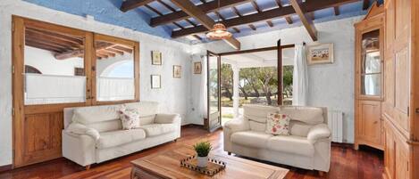 Télévision, table de tennis de table