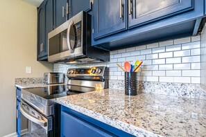 Fridge, microwave, oven, stovetop - NEW! Fully stocked luxury home 5 min to I-65/I-72. (Athens)