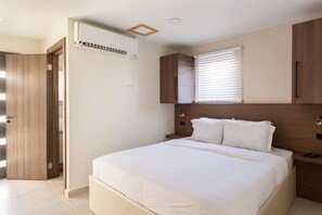 1 bedroom, in-room safe, iron/ironing board, free WiFi