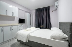 Habitación Confort | 1 dormitorio, escritorio, ropa de cama