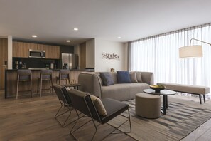 Exclusive Suite | Private kitchen | Full-size fridge, microwave