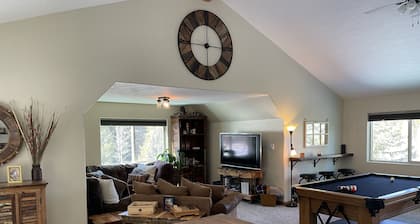 Peaceful Rustic Mountain Entertainment Studio